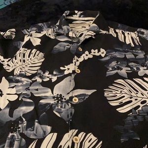 Short sleeve Hawaiian shirt by Tommy Bahama black and white original fit